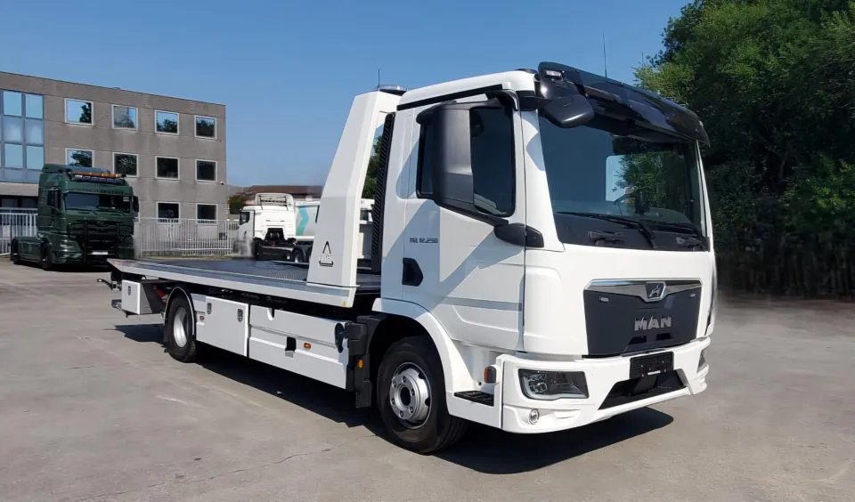 Camion 19 plateau FAS 5000 panier 2 T